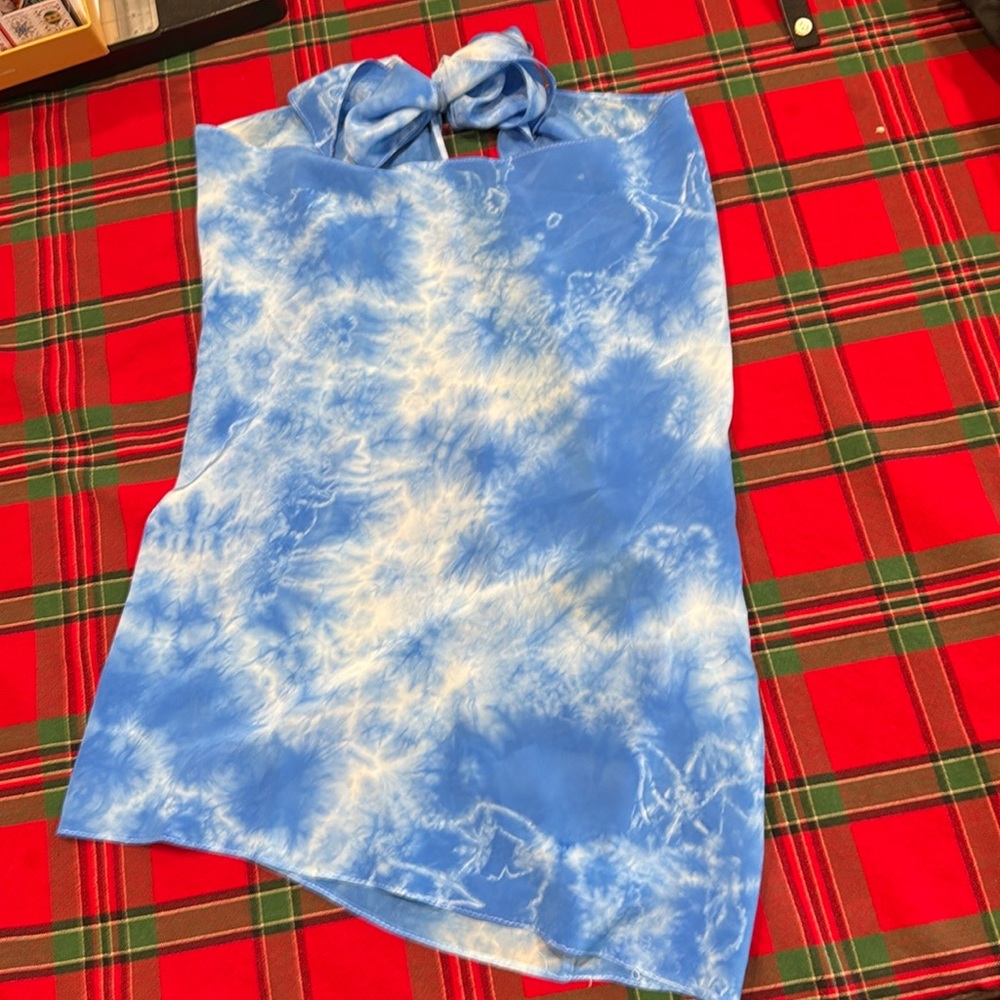 Tie top, slanted bottom,